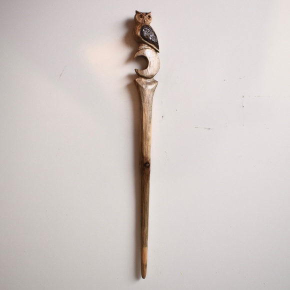 Owl perched on the moon hand carved hair pin stick - Picture 4 of 4